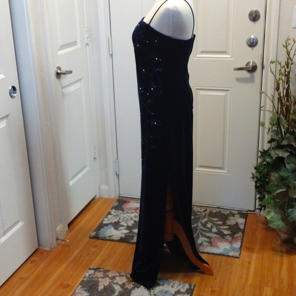 💥 SALE Elegant Navy Blue Velvet Sequin Gown Size 8 - Picture 4 of 9